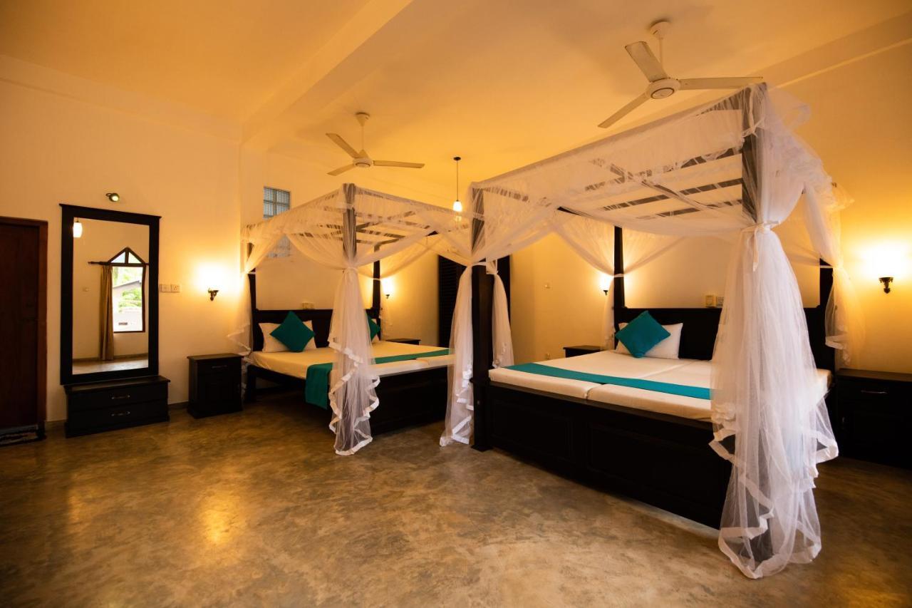 International Beach Hotel & Restaurant Hikkaduwa Bagian luar foto