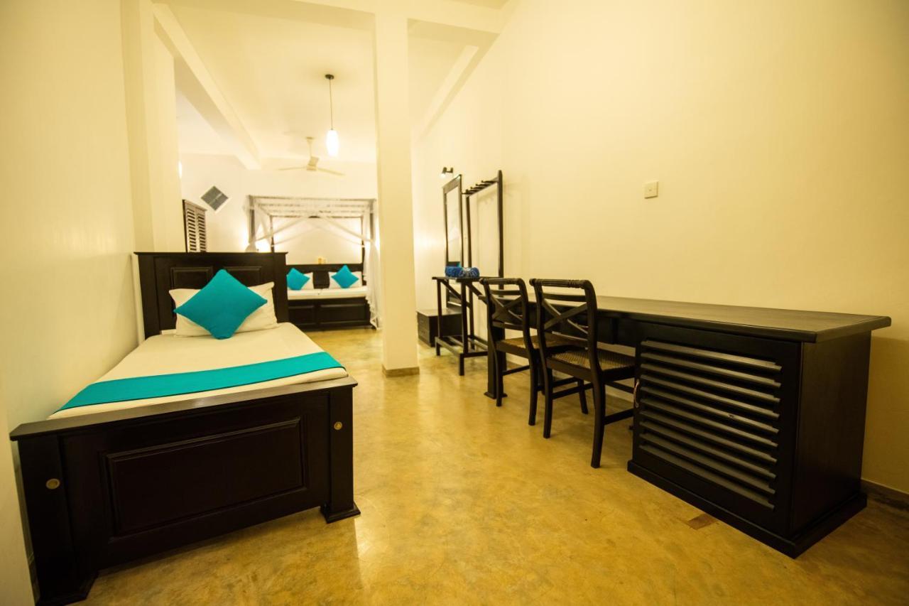 International Beach Hotel & Restaurant Hikkaduwa Bagian luar foto