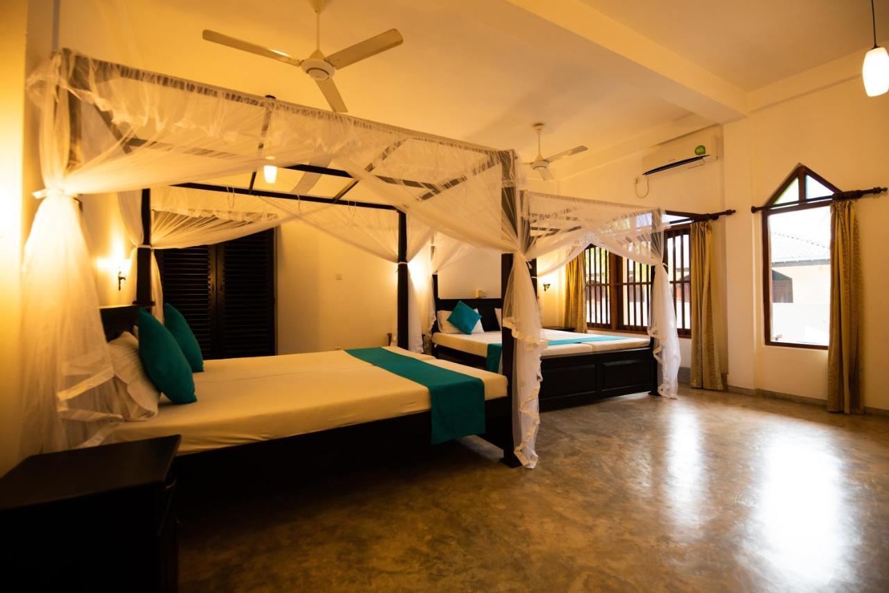 International Beach Hotel & Restaurant Hikkaduwa Bagian luar foto