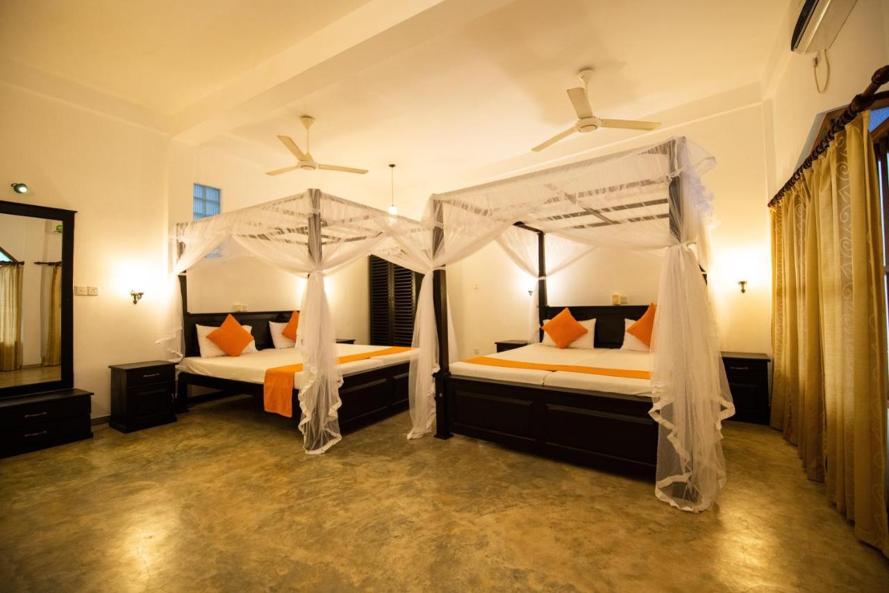 International Beach Hotel & Restaurant Hikkaduwa Bagian luar foto