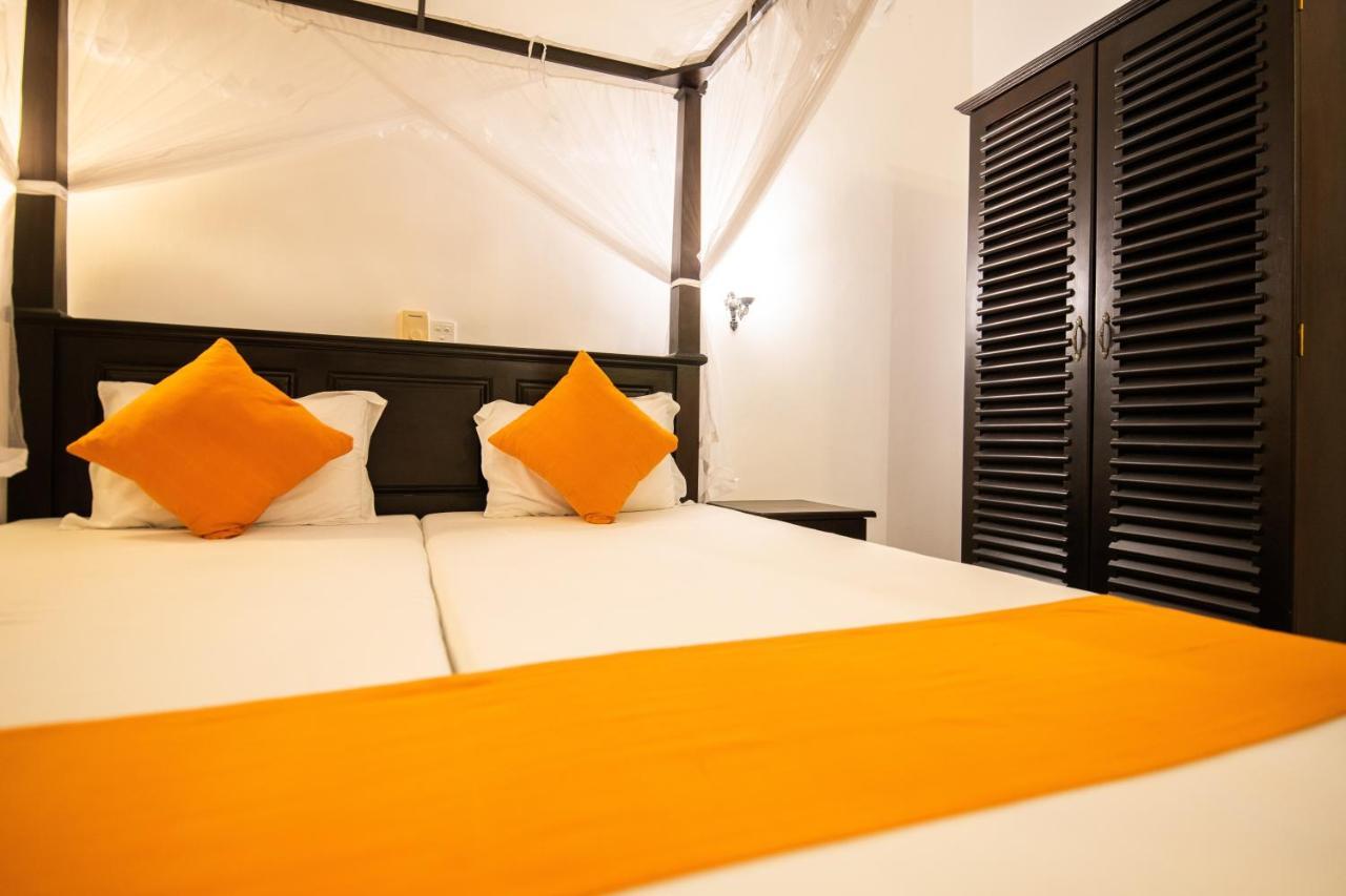 International Beach Hotel & Restaurant Hikkaduwa Bagian luar foto