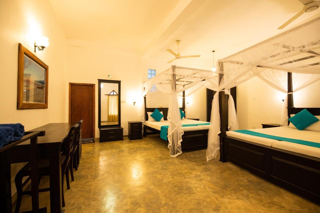 International Beach Hotel & Restaurant Hikkaduwa Bagian luar foto