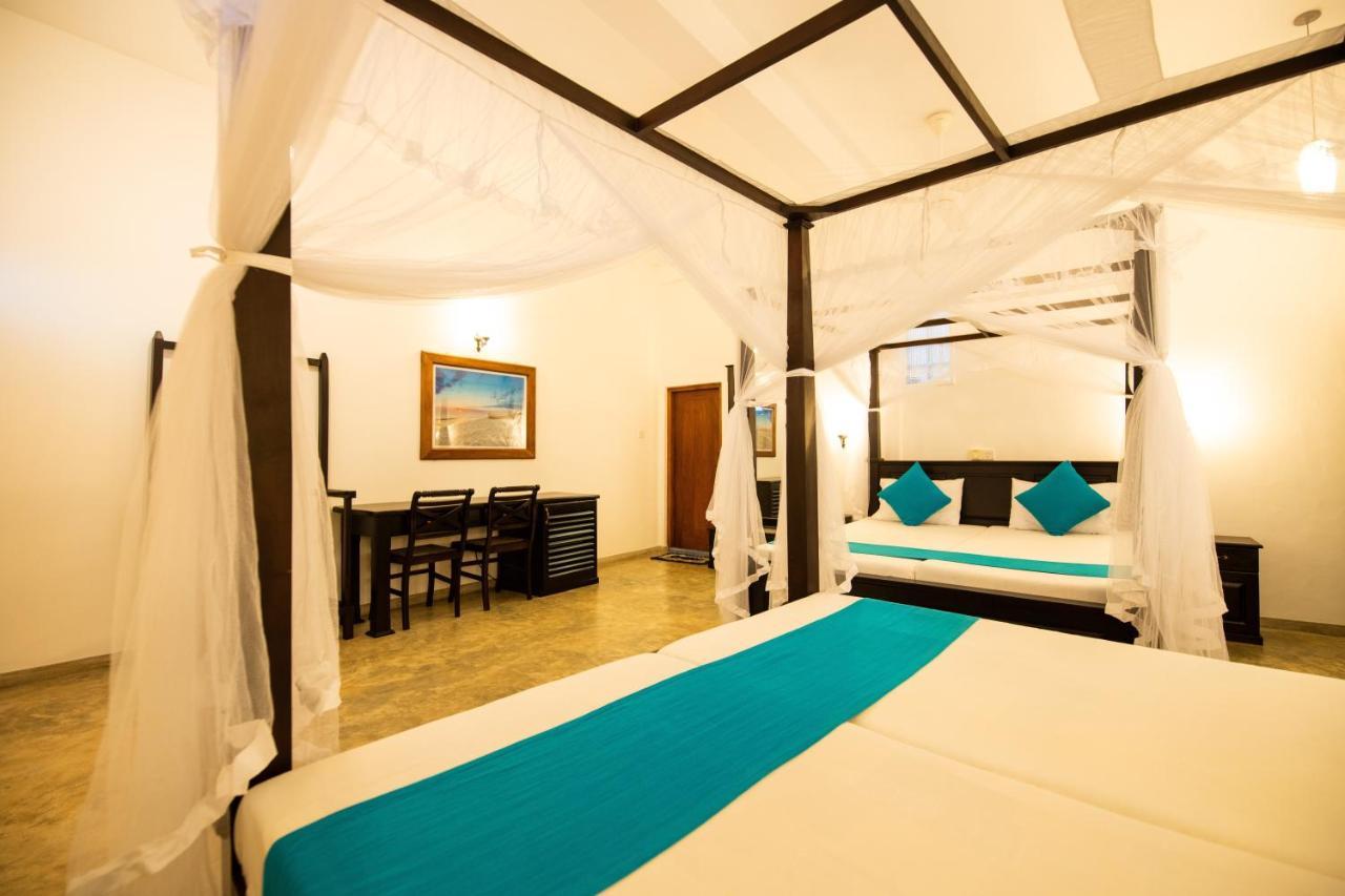 International Beach Hotel & Restaurant Hikkaduwa Bagian luar foto