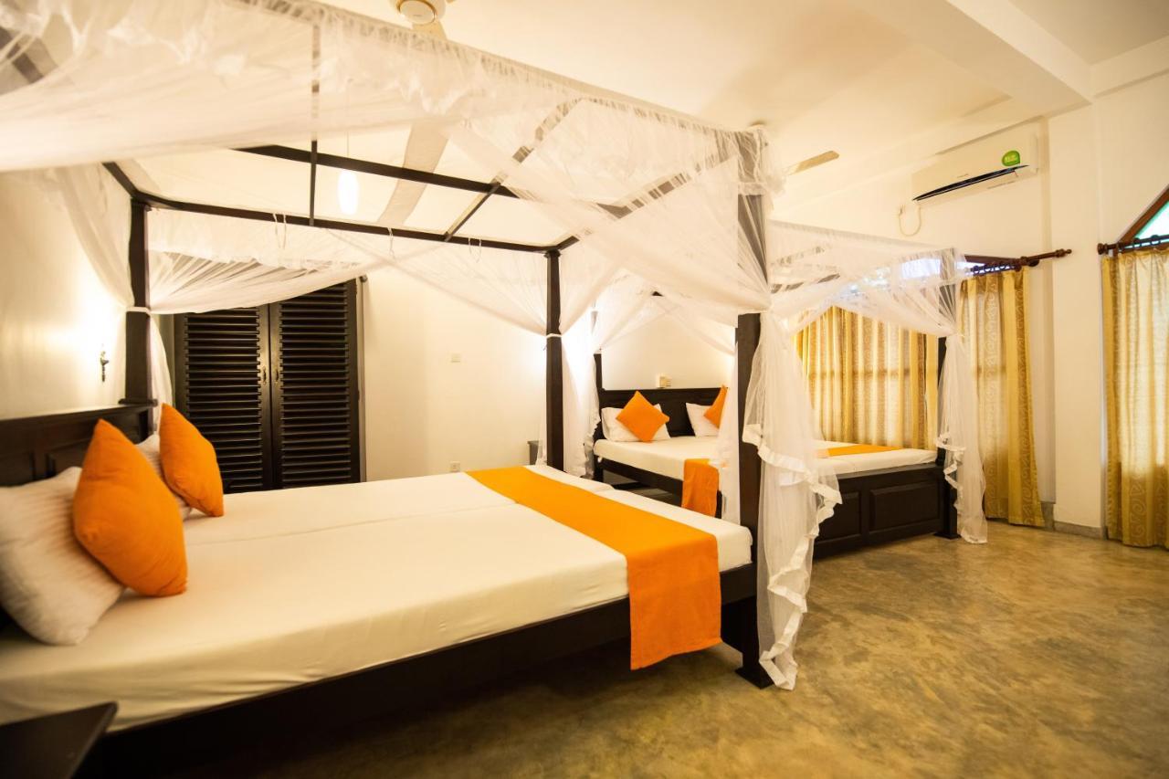 International Beach Hotel & Restaurant Hikkaduwa Bagian luar foto