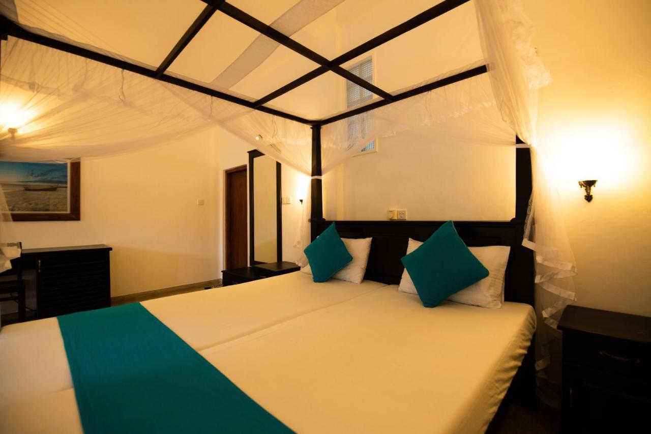 International Beach Hotel & Restaurant Hikkaduwa Bagian luar foto