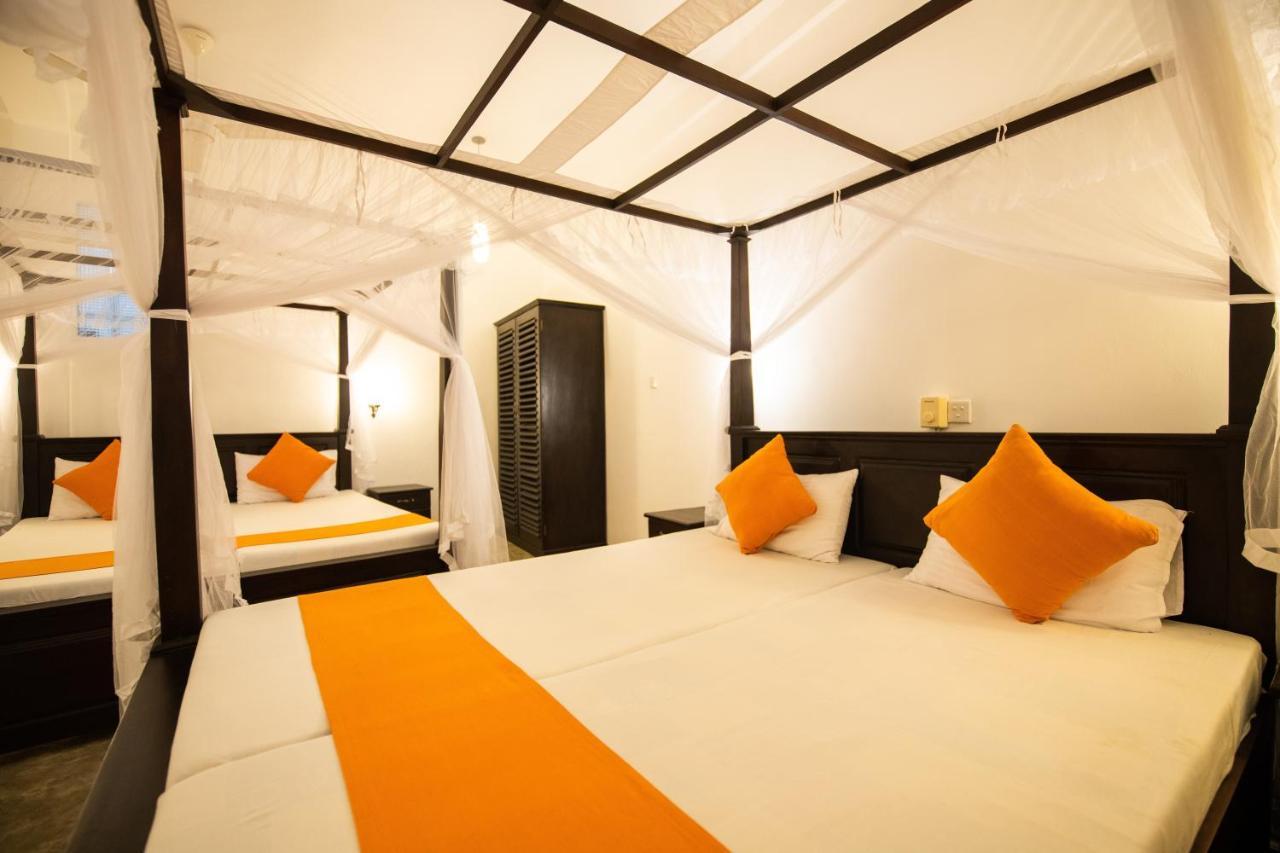 International Beach Hotel & Restaurant Hikkaduwa Bagian luar foto