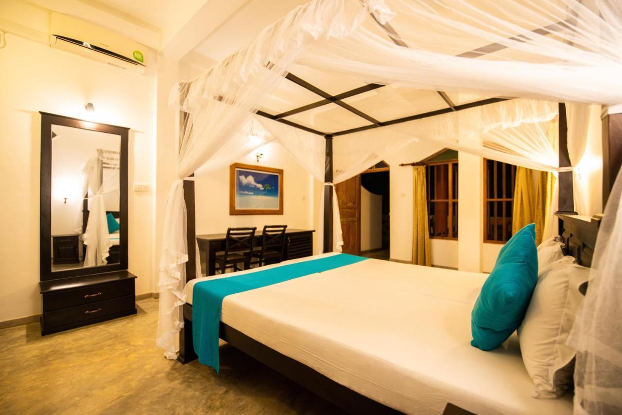 International Beach Hotel & Restaurant Hikkaduwa Bagian luar foto