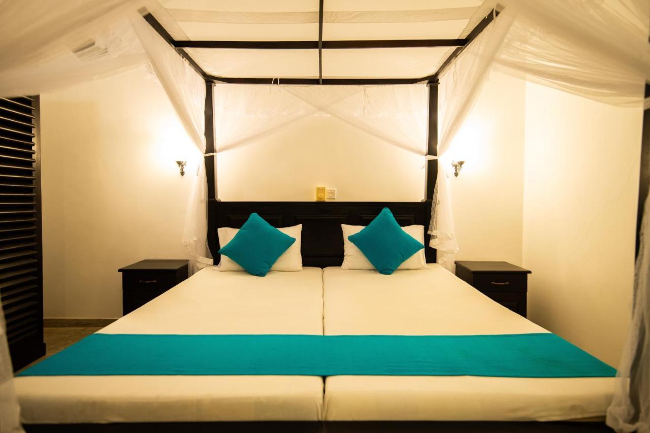 International Beach Hotel & Restaurant Hikkaduwa Bagian luar foto