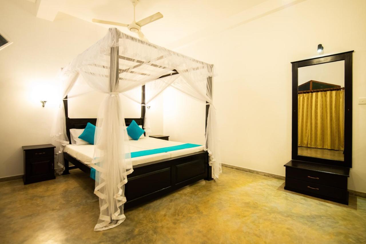 International Beach Hotel & Restaurant Hikkaduwa Bagian luar foto