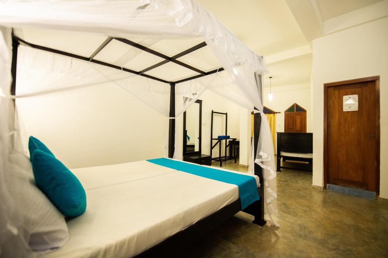 International Beach Hotel & Restaurant Hikkaduwa Bagian luar foto
