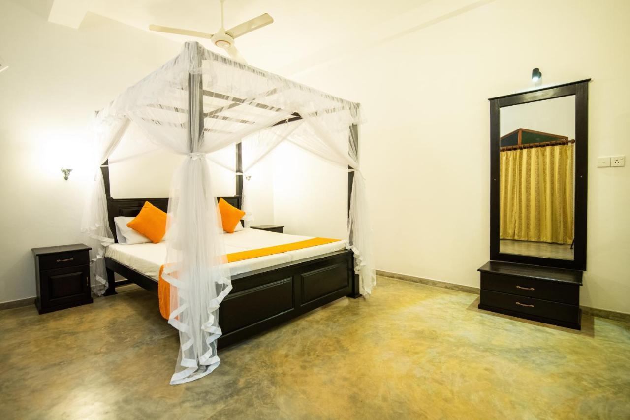 International Beach Hotel & Restaurant Hikkaduwa Bagian luar foto