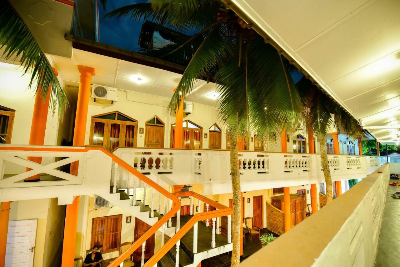 International Beach Hotel & Restaurant Hikkaduwa Bagian luar foto