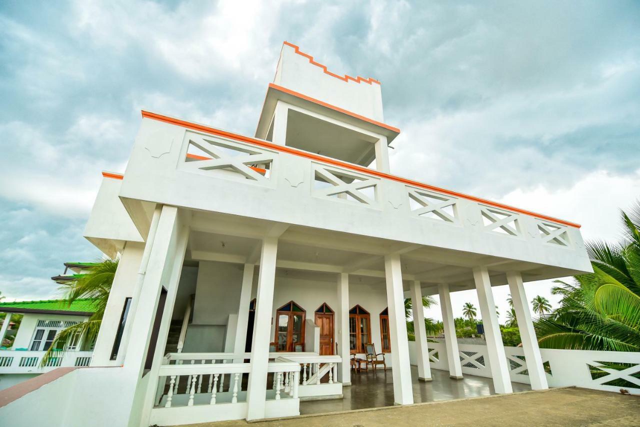 International Beach Hotel & Restaurant Hikkaduwa Bagian luar foto