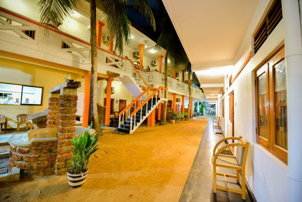 International Beach Hotel & Restaurant Hikkaduwa Bagian luar foto