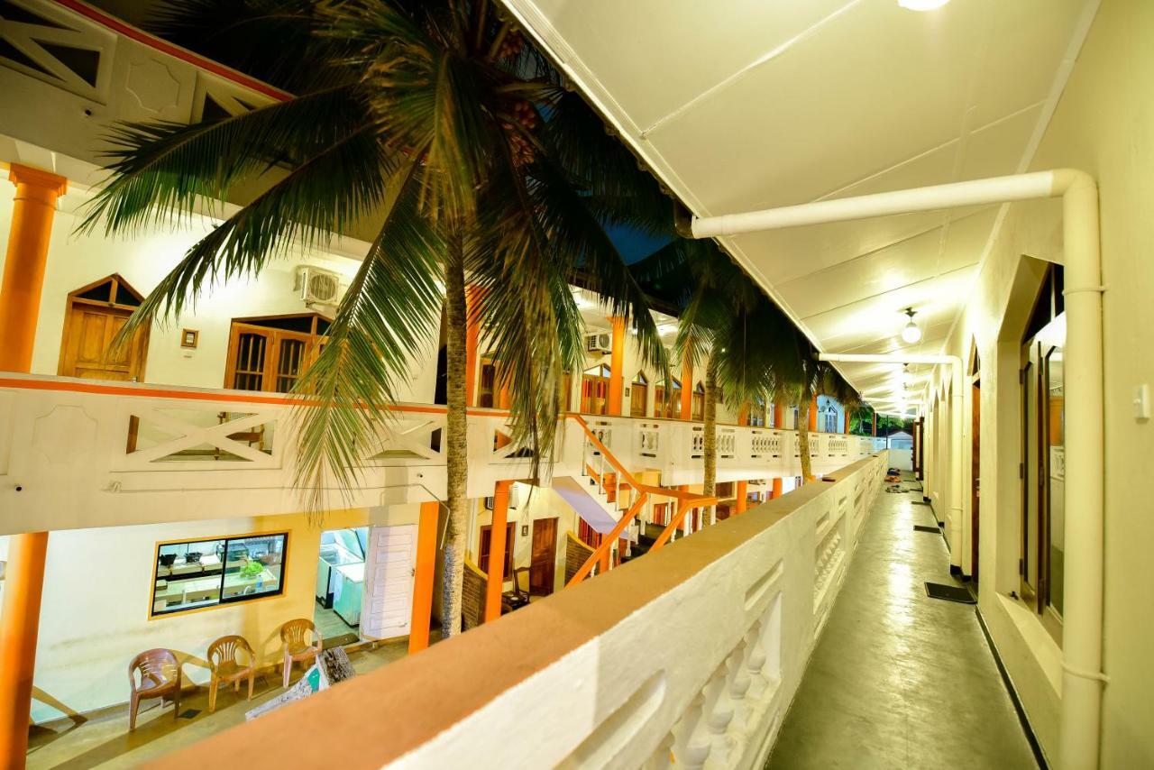 International Beach Hotel & Restaurant Hikkaduwa Bagian luar foto
