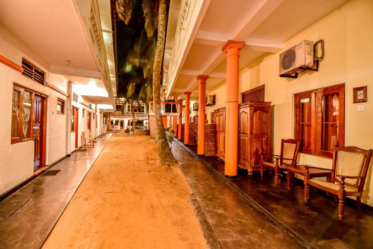 International Beach Hotel & Restaurant Hikkaduwa Bagian luar foto
