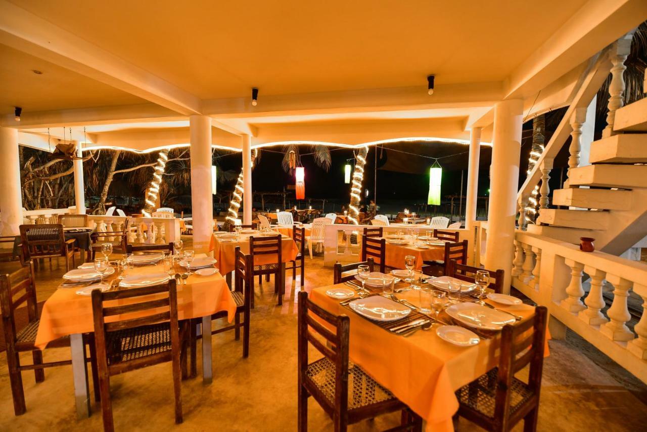 International Beach Hotel & Restaurant Hikkaduwa Bagian luar foto
