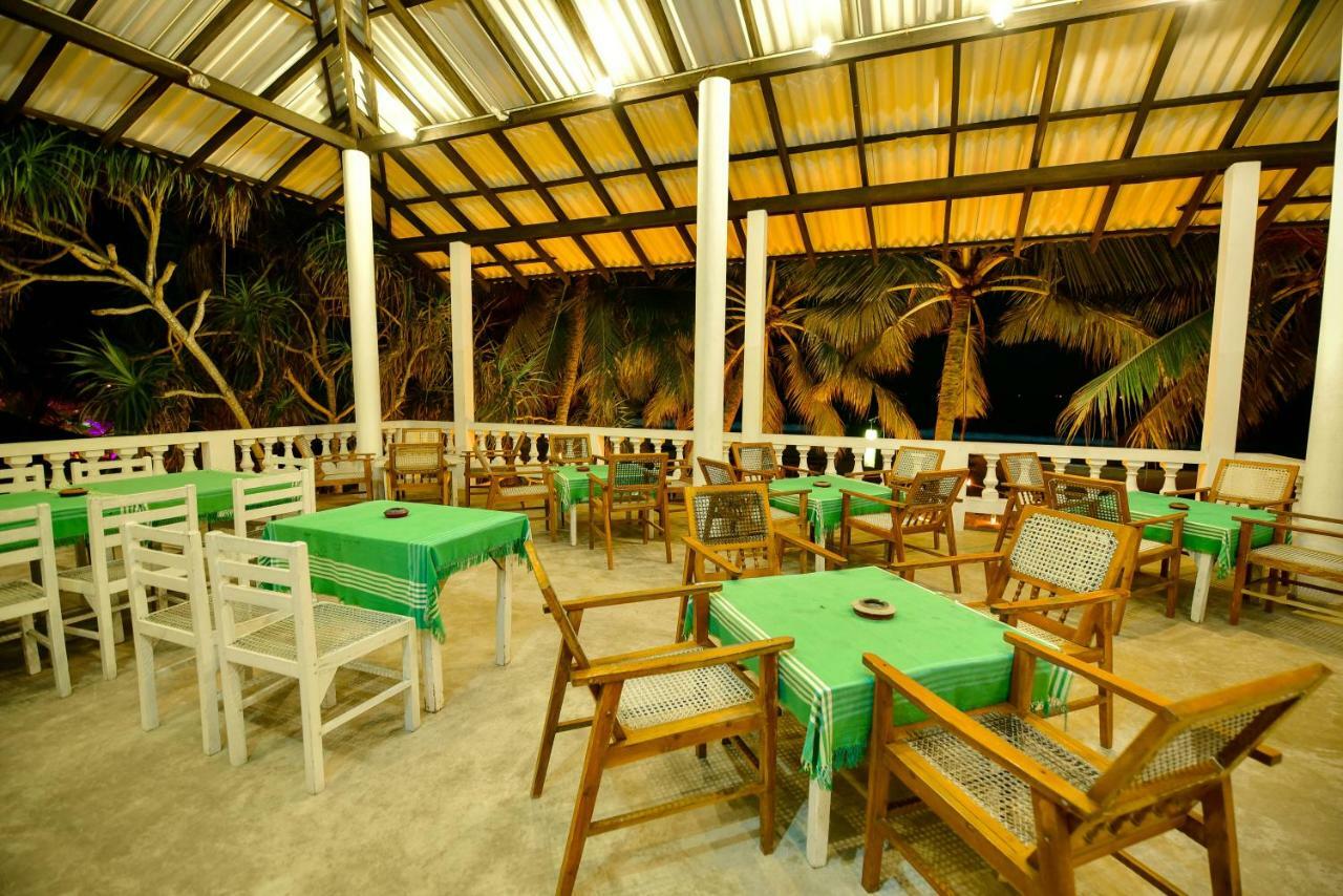 International Beach Hotel & Restaurant Hikkaduwa Bagian luar foto
