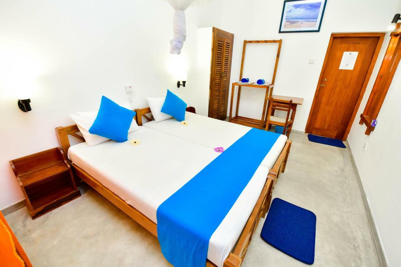 International Beach Hotel & Restaurant Hikkaduwa Bagian luar foto